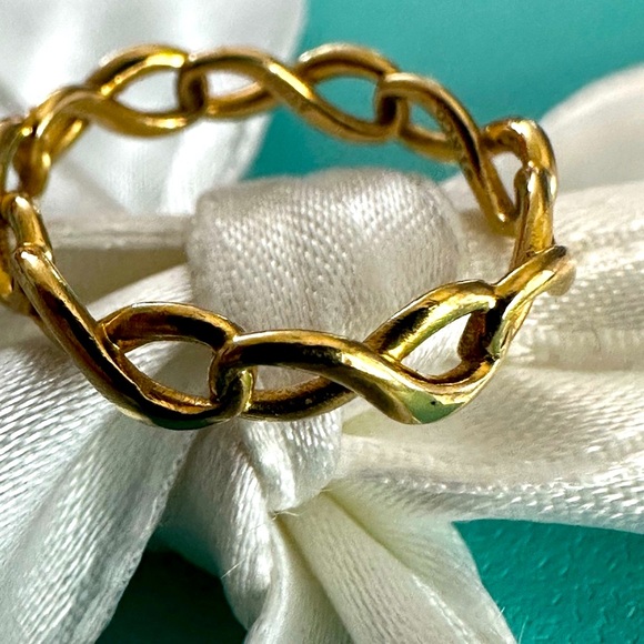 Tiffany & Co Yellow Gold Infinity Ring Sz 5.5 –5.75 (but fits like 6) - Picture 1 of 11